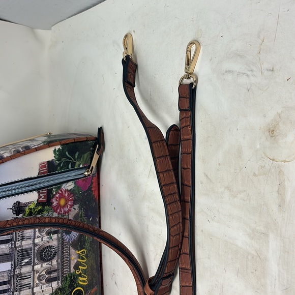 Beautiful Medium Paris handbag - Picture 10 of 13